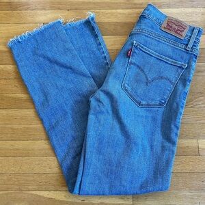 Levi’s Women’s 724 High Rise Slim Straight Jeans